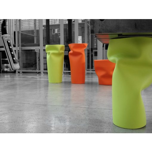 Saving/Space/Vase  57x122 cm